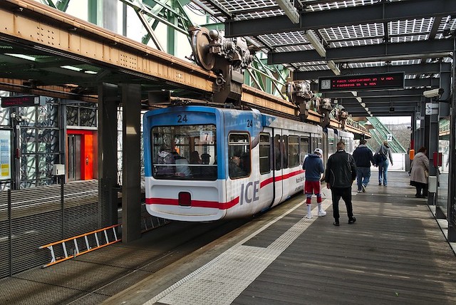 Schwebebahn Station Adlerbrücke - Dietger Arnst